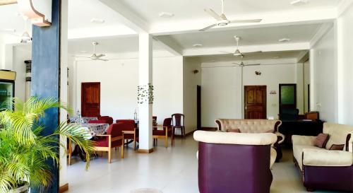 مطعم, Trinco Salom Rooms & Restaurant in ترينكومالي