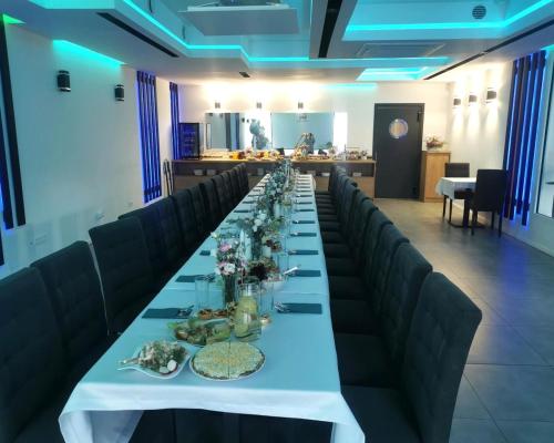Ресторан, Hotel Amber in Рашін