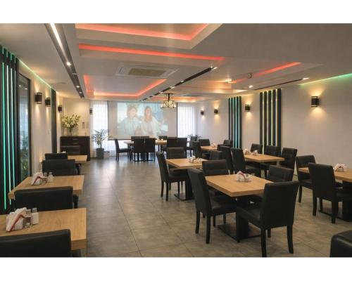 Ресторан, Hotel Amber in Рашін
