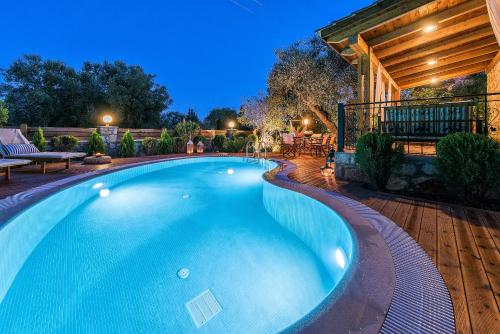 Peldbaseins, Anassa Villa in Kalpaki