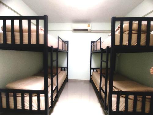 Bed, 55 Hostel Soi Phetkasem 51 in South Thonburi