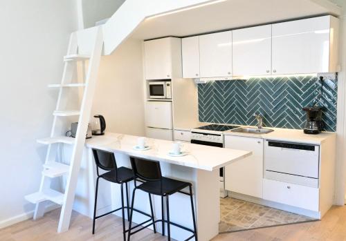 Kitchen, Luxury Studio with Private Sauna in Eira