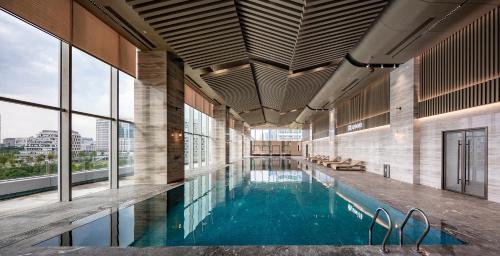 Swimming pool, The Mordin Hotel in Guangzhou