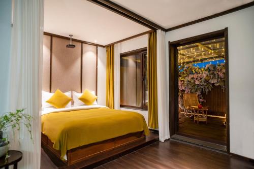 room detail thumbnail 0