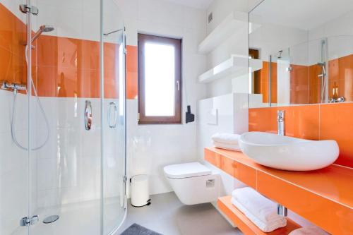 BIESZCZADZKI RAJ Komfortowe domy nad Jeziorem Solinskim - Sauna, basen wakacyjny in Olchowiec