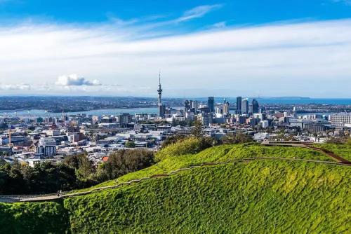 Sun-kissed house, Auckland