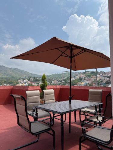 Casa Amplia con hermosa vista y estacionamiento privado