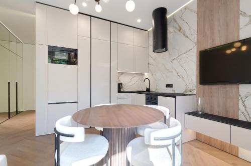 3-258 Pechersk Plaza Boichuka 17 Kyiv centre panoramic city view 15 kW backup power Petrovdom Apartment - image 5