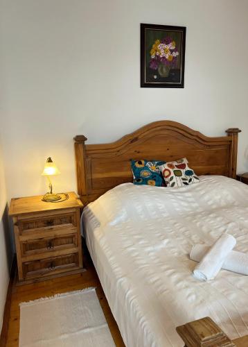 1 queen bed, 2 twin beds