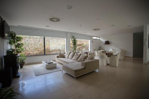 共用Lounge/電視區, HI Alvados - Pousada de Juventude in 莫斯港