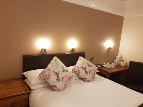 Penryn Guest House, ensuite rooms, free parking and free wifi