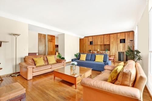 Quartier Arc de Triomphe 2 Bedroom Apartment with Netflix - image 3