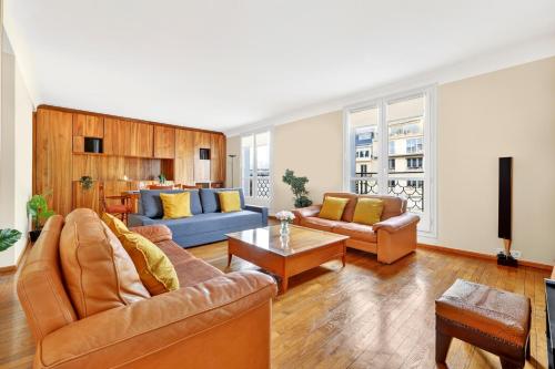 Quartier Arc de Triomphe 2 Bedroom Apartment with Netflix - image 7