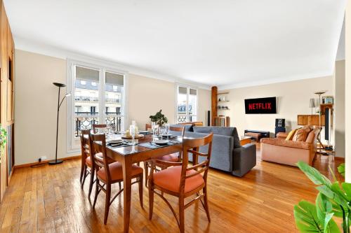 Quartier Arc de Triomphe 2 Bedroom Apartment with Netflix - image 12