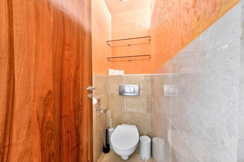 Quartier Arc de Triomphe 2 Bedroom Apartment with Netflix - image 5