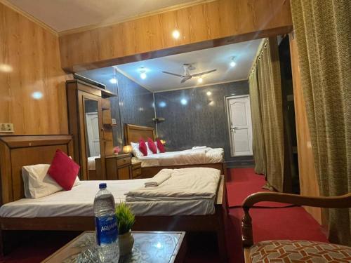 2 twin beds