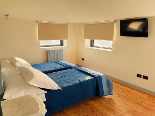 3 bedrooms, 7 beds