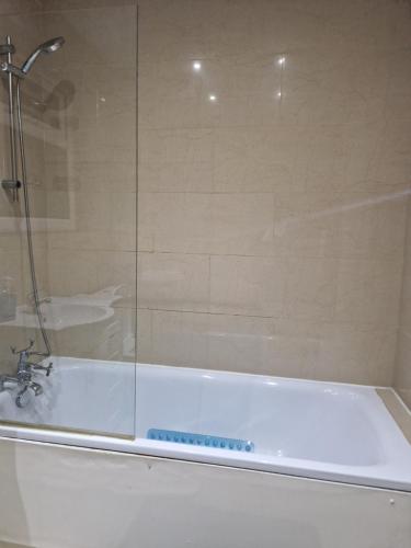 Everything You Need I Spacious 3BR I Sleeps6 I Free Parking I Wi-Fi I Long Term Rates Available in Tilbury