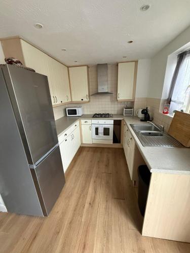 4-bed Contractor Friendly House Long Stays Welcome - Luton