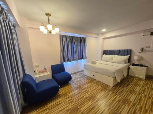 room detail thumbnail 1