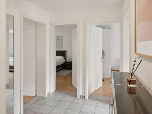 2 BR apartment near lake and city centre - D5