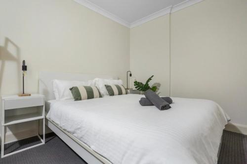Woolloomooloo NSW - 3 Bedroom Apartment with 1 Parking Space - image 8