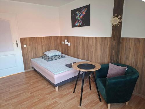 1 double bed, 1 twin bed