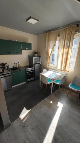 Kitchen, YoniHarmony - 2 parking places in Sosnowiec