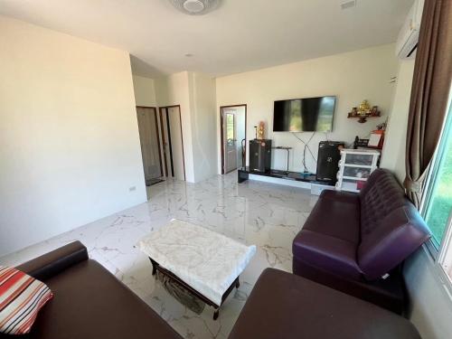 บ้านไร่ริมธาร กุยบุรี Baanrairimtarn Kuiburi in 奎布日