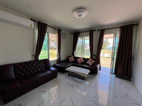 บ้านไร่ริมธาร กุยบุรี Baanrairimtarn Kuiburi in 奎布日