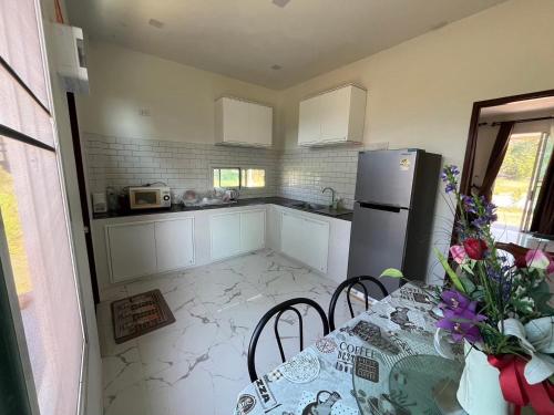 บ้านไร่ริมธาร กุยบุรี Baanrairimtarn Kuiburi in 奎布日