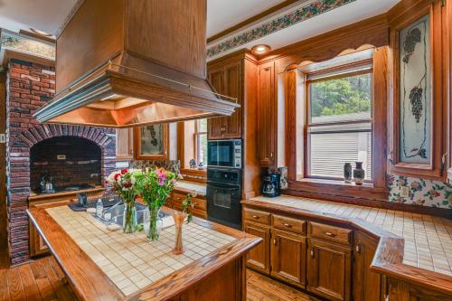 . Walk to Lawrenceburg Square: Home for Large Groups