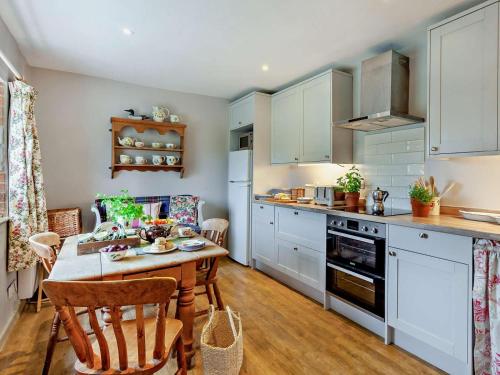 Iekārtas, 3 Bed in Shaftesbury oc-92395 in Komptona Ebasa