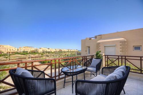 Relaxing 3BR Chalet Walk to the Beach at Einbay in Ataqah