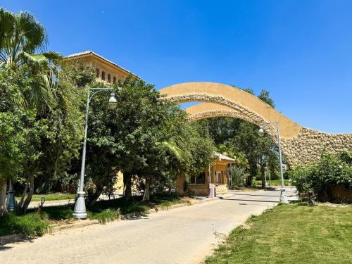 Relaxing 3BR Chalet Walk to the Beach at Einbay in Ataqah