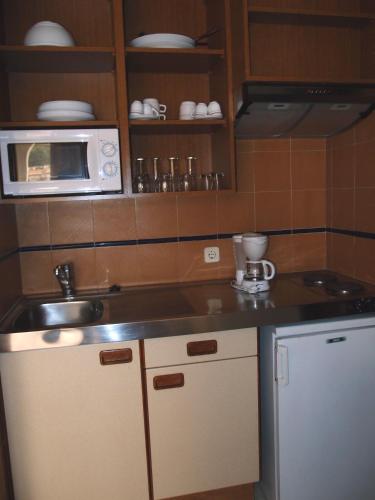 Studio (2 Adults) image 5