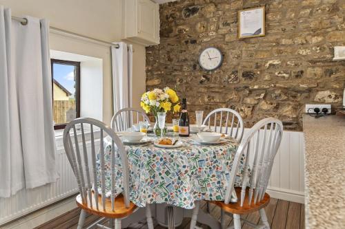 Viesnīcas āriene, Coedllys Cottage - A countryside retreat for families and friends, with exclusive use of a swim spa in Llangynin