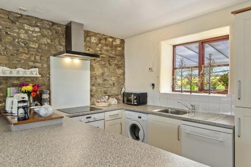 Viesnīcas āriene, Coedllys Cottage - A countryside retreat for families and friends, with exclusive use of a swim spa in Llangynin
