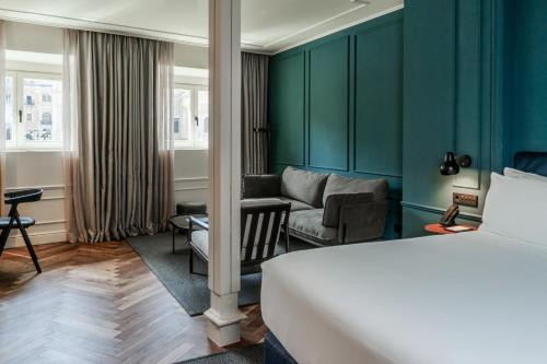 room detail thumbnail 1