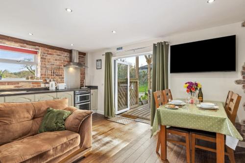 Viesnīcas āriene, Ffynnonlwyd Cottage - rural holiday cottage with hot tub in Llangynin