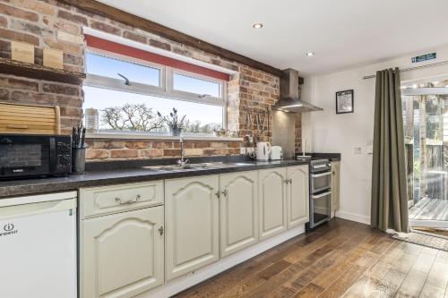 Viesnīcas āriene, Ffynnonlwyd Cottage - rural holiday cottage with hot tub in Llangynin