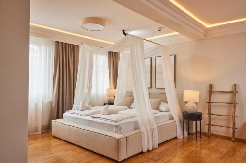 1 king bed, 1 sofa bed