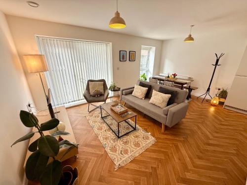 Issara Apartments 41 - Great location & Private Parking – khách sạn tại Charles Dickens