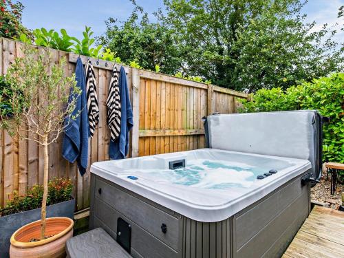 Iekārtas, 2 Bed in York oc-78054 in Normanbija