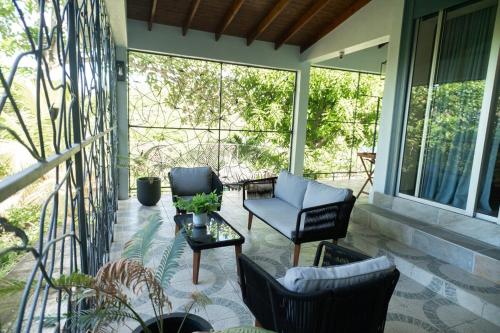 Almond Tree Villa Beach Hideaway with Jacuzzi in Corinth