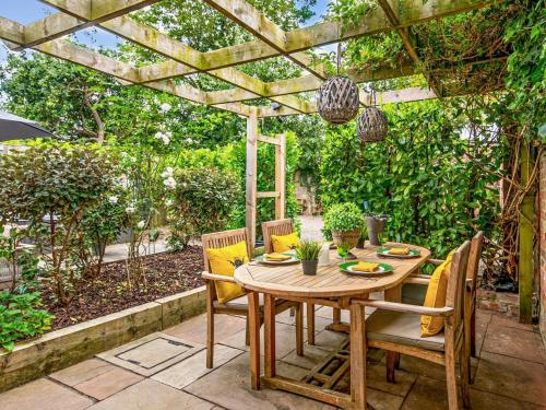 Iekārtas, 2 Bed in York oc-78054 in Normanbija