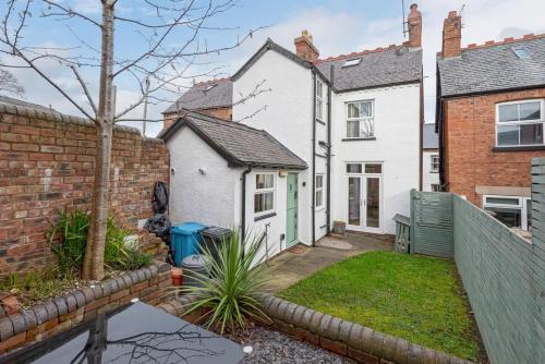 Beautiful Redbrick Home in Ruthin Centre & Parking in 魯思因