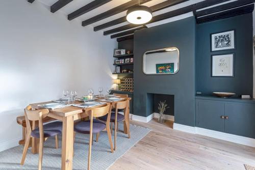 Beautiful Redbrick Home in Ruthin Centre & Parking in 魯思因