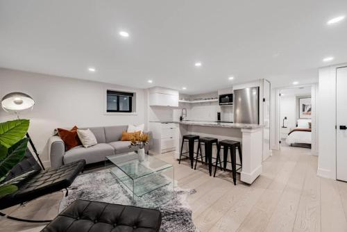 Cozy 2BR Basement Suite in Leslieville