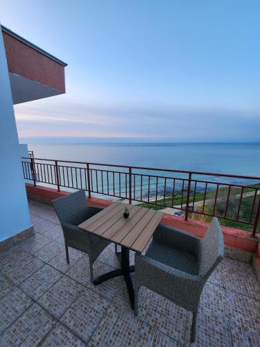 Stunning Beach View Apartment – khách sạn tại Cherno More